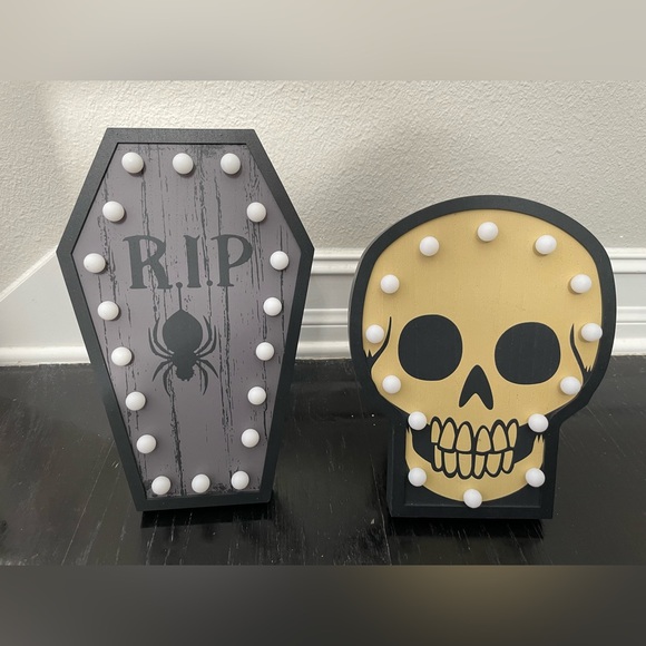 Hyde and EEK! Lit Skull Marquee Figurine and Lit Coffin Marquee Figurine - Picture 2 of 13